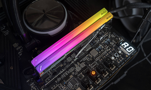 朗科 DDR5 RGB 镀银内存,高频提升性能 朗科 DDR5 RGB 镀银内存,高频提升性能